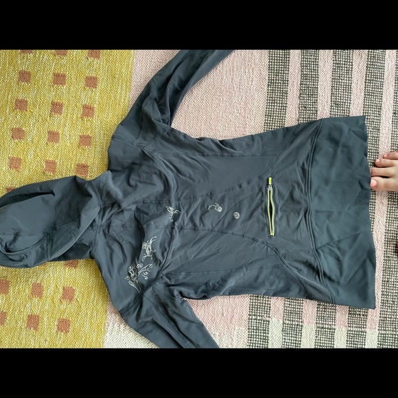 Lululemon running top - Picture 2 of 2